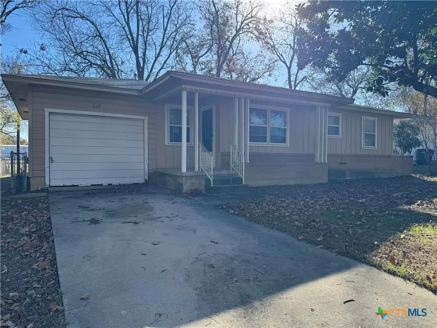 609 S 11th Street, Copperas Cove, TX 76522 - #2