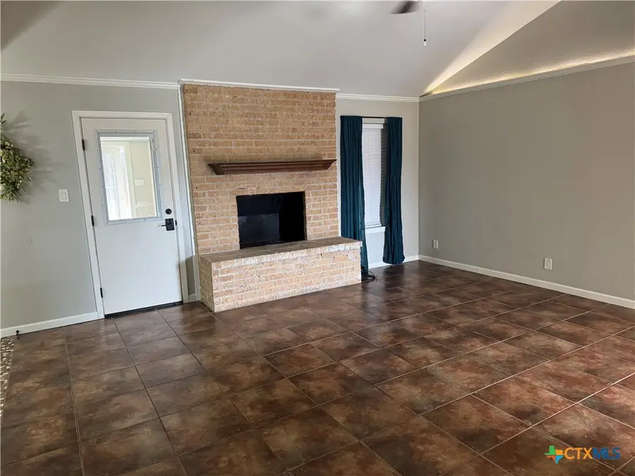 104 Alamo Circle, Cuero, TX 77954 - #3