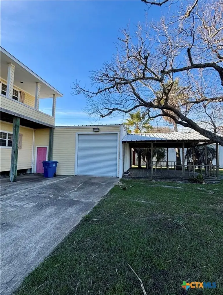 1306 W Madison Avenue, Port Oconnor, TX 77982 - #2