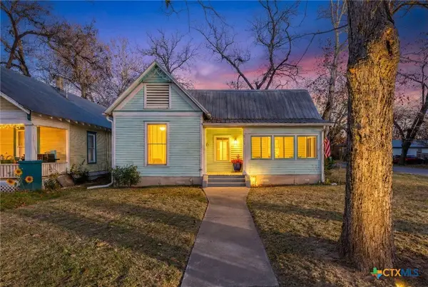 200 Gresham Street, Smithville, TX 78957