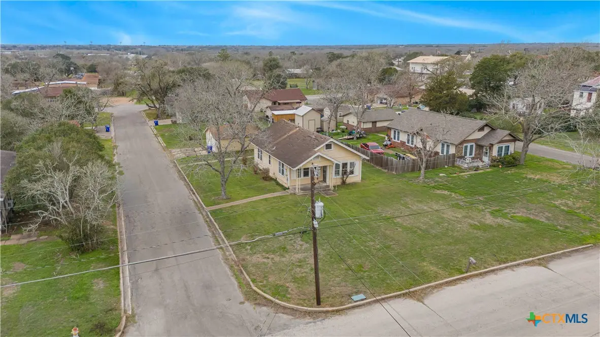 902 Hopkins Street, Yoakum, TX 77995 - #1