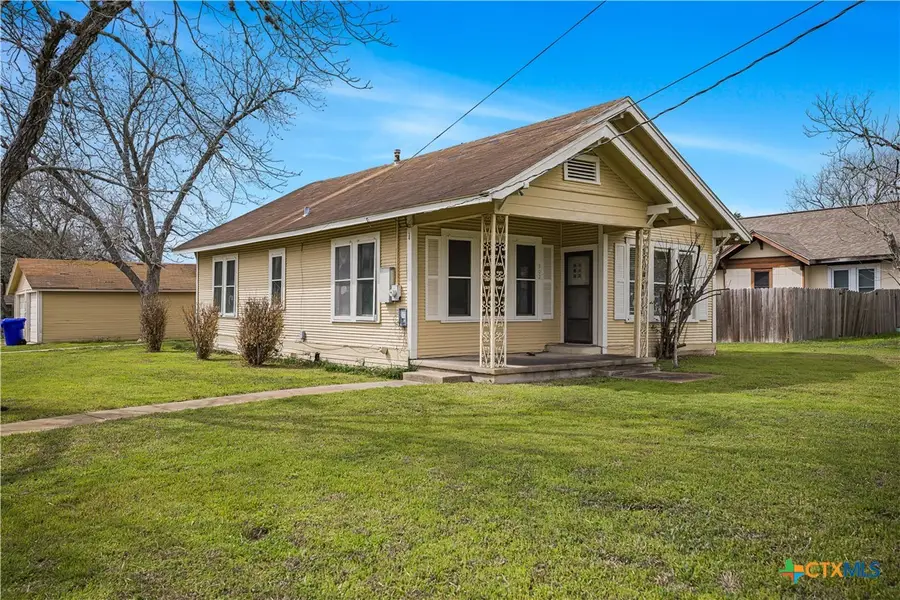 902 Hopkins Street, Yoakum, TX 77995 - #3