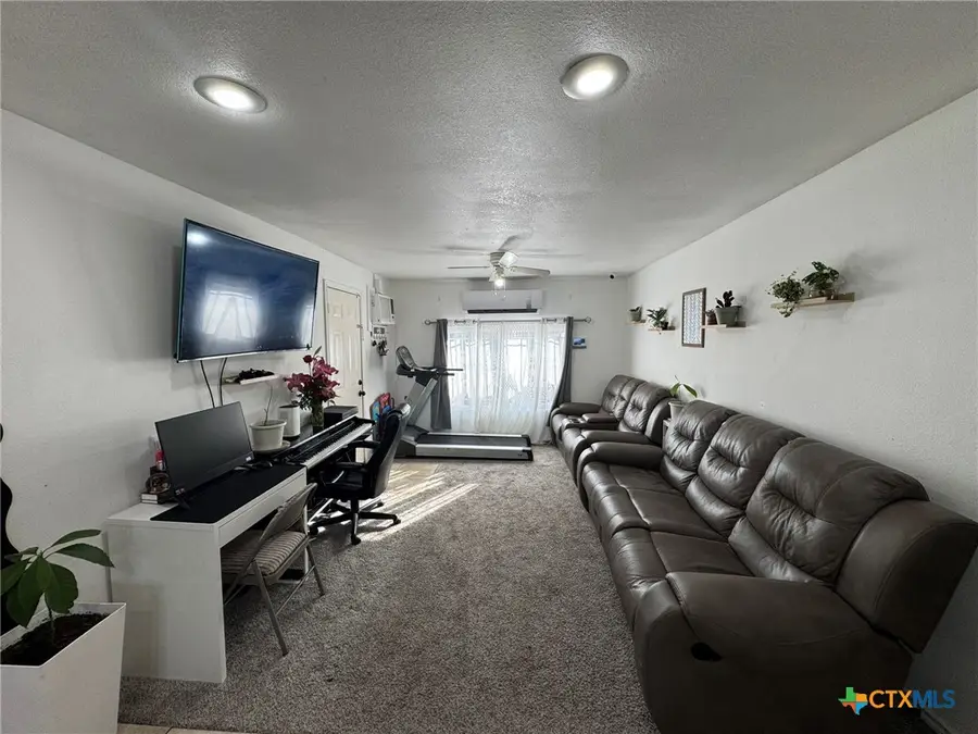 918 N Guadalupe Street, Seguin, TX 78155 - #3