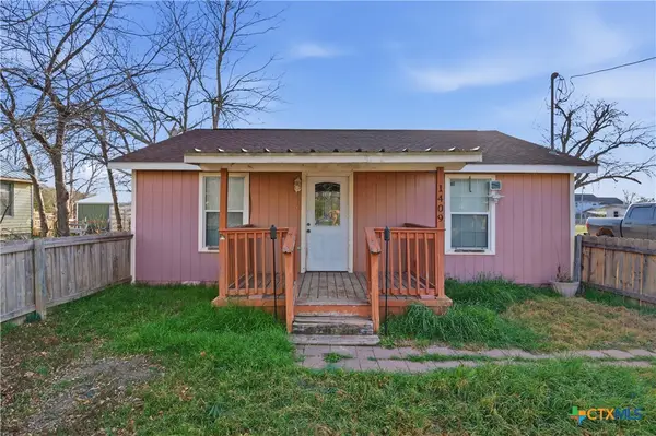 1409 N Heideke Street, Seguin, TX 78155