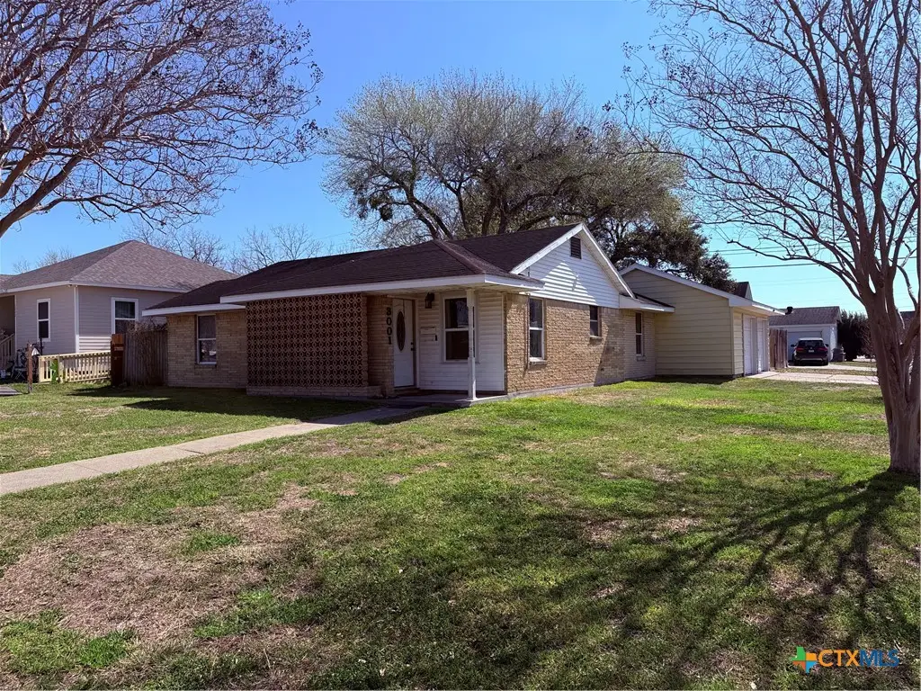 3001 E Mistletoe Avenue, Victoria, TX 77901 - #1