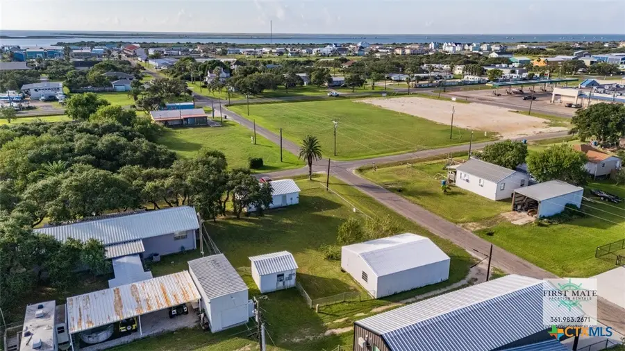 1410 W Jefferson Street, Port Oconnor, TX 77982 - #3