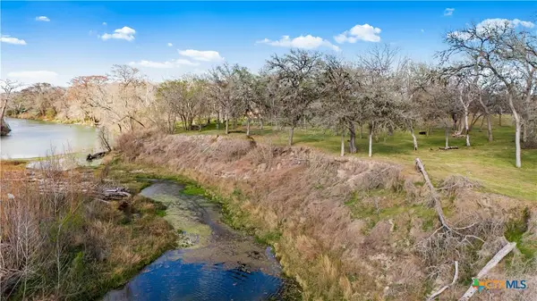 850 Crestview Drive, Cuero, TX 77954