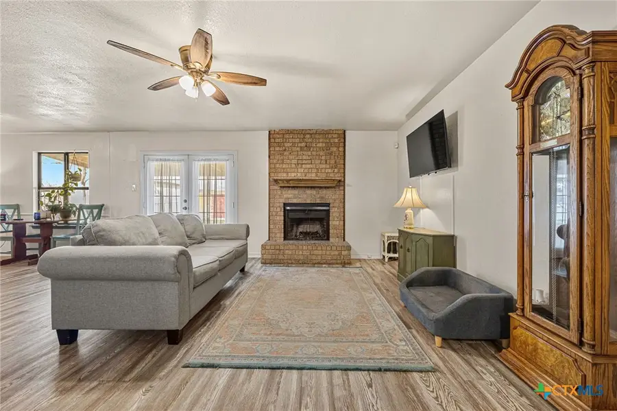 909 N 4th Street, Copperas Cove, TX 76522 - #3