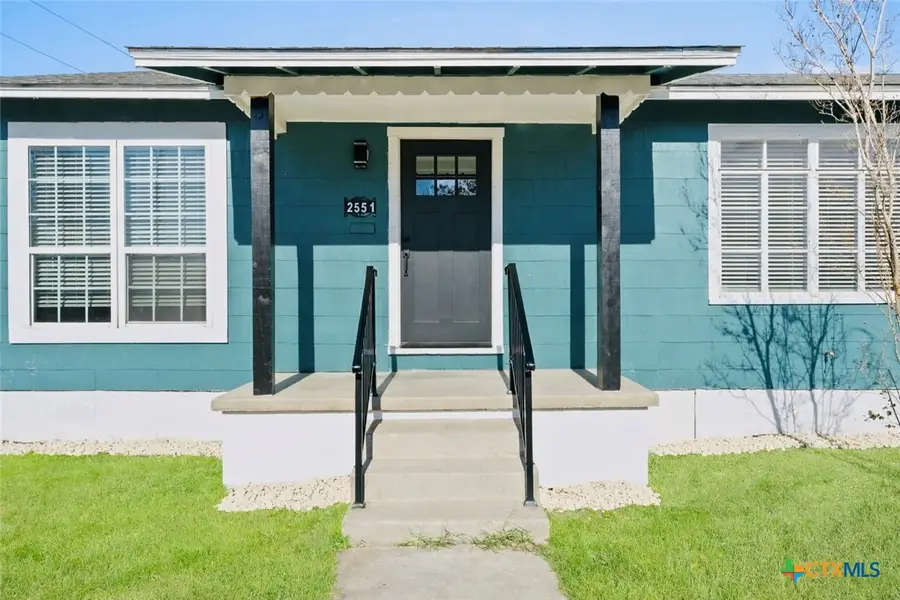 2551 W Summit Avenue, San Antonio, TX 78228 - #2