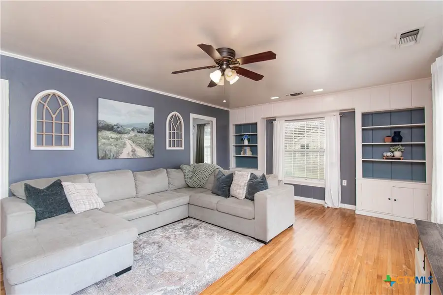 417 E 14th Avenue, Belton, TX 76513 - #2