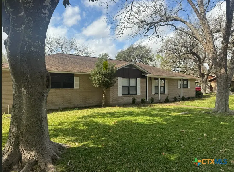1209 E Morgan Avenue, Cuero, TX 77954 - #1