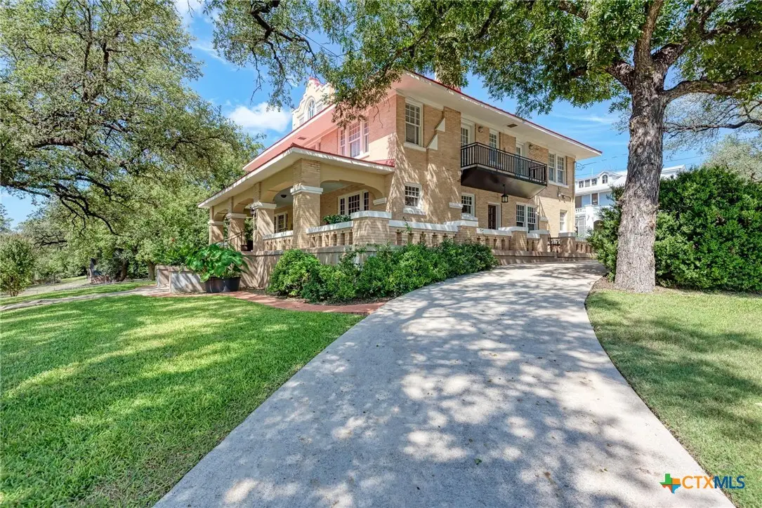 401 W 4th Street, Lampasas, TX 76550 - #1