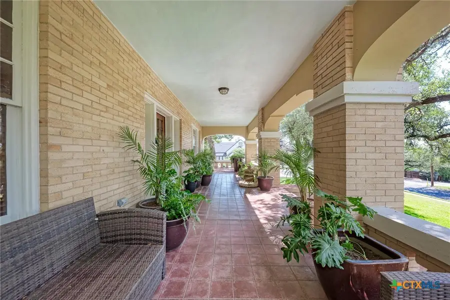 401 W 4th Street, Lampasas, TX 76550 - #3