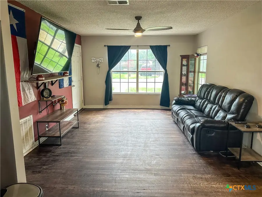 2503 E Mistletoe Avenue, Victoria, TX 77901 - #2