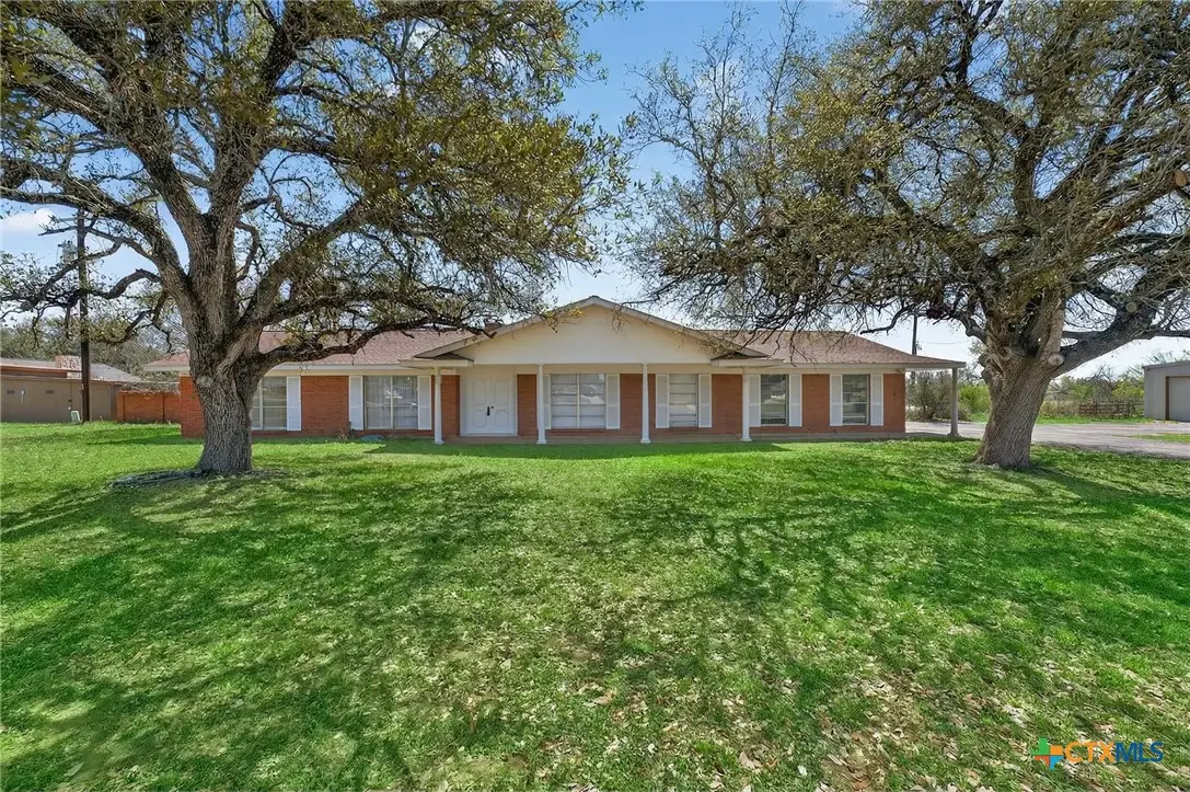 514 Hospital Boulevard, Floresville, TX 78114 - #1
