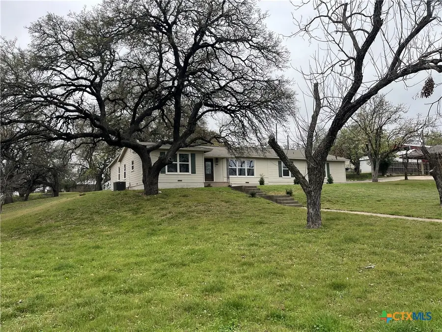 502 W Avenue A, Lampasas, TX 76550 - #2