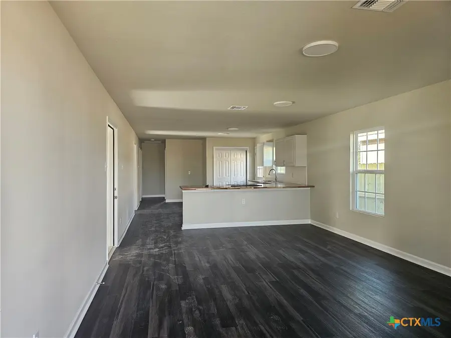 800 E 6th Street, Nixon, TX 78140 - #3