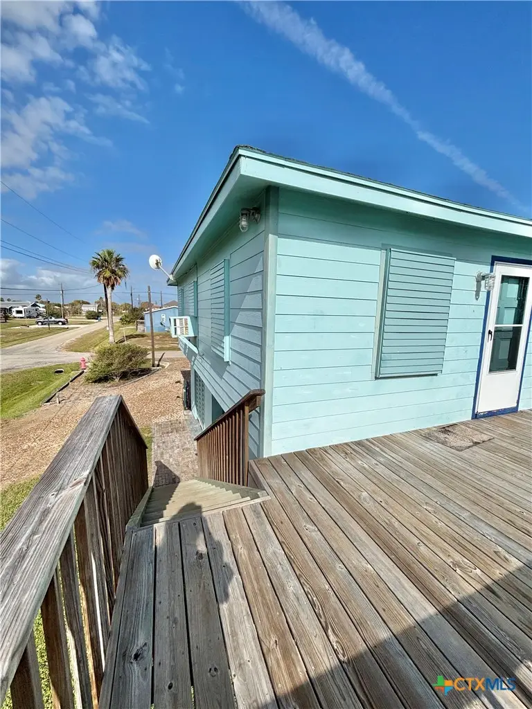 411 W Olive Avenue, Port Oconnor, TX 77982 - #3