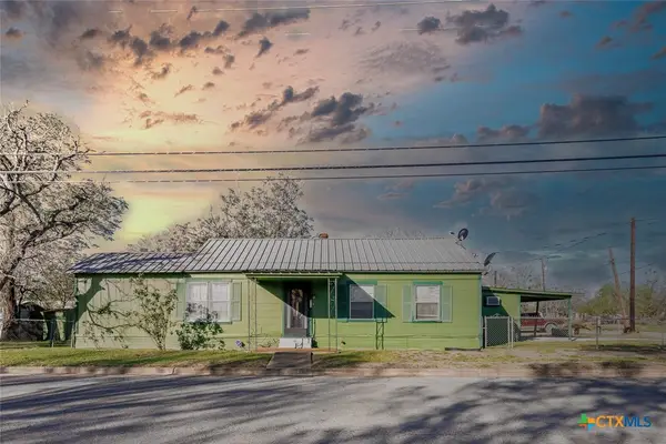 921 Robertson Street, Gonzales, TX 78629