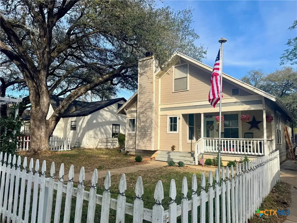 802 Hudgins Street, Smithville, TX 78957 - #1