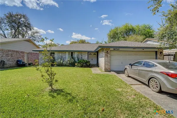 16710 Blackhawk Blvd, Friendswood, TX 77546
