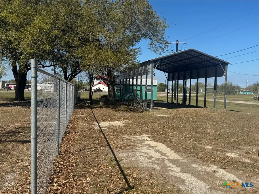 202 W Cleveland Avenue, Seadrift, TX 77983 - #3