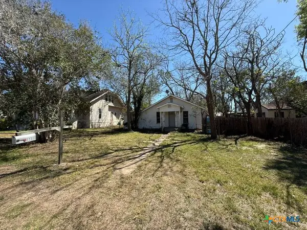 227 W End Street, Goliad, TX 77963