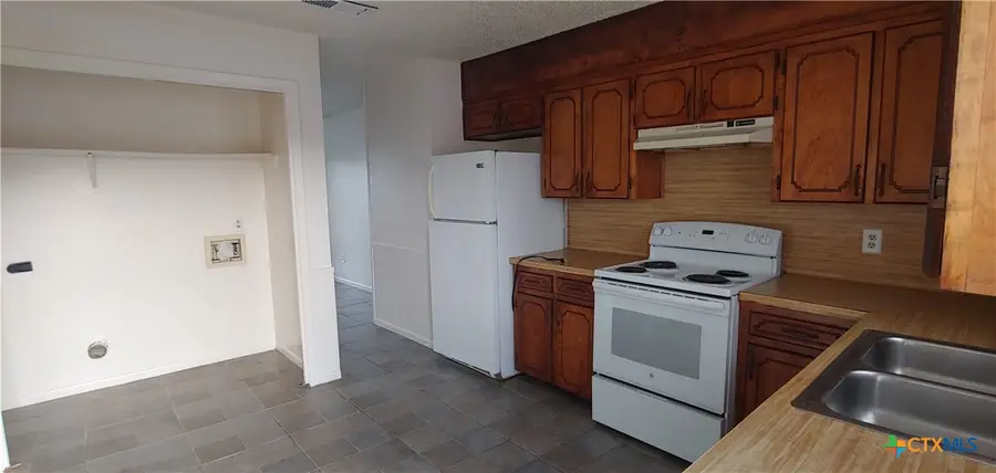 915 N 7th Street, Copperas Cove, TX 76522 - #2