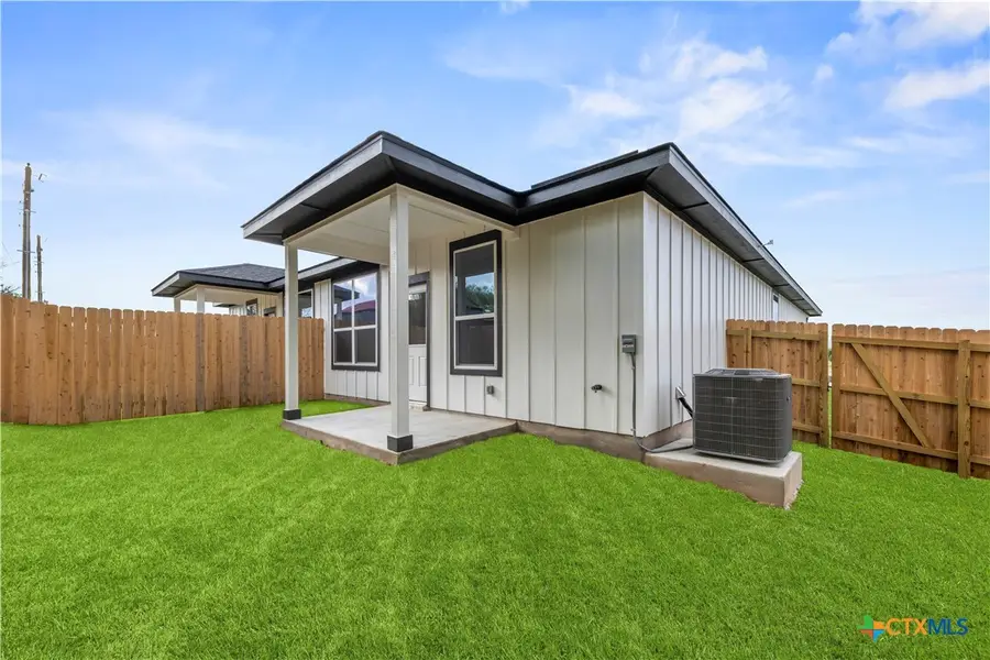 618 Campus Street, Troy, TX 76579 - #3