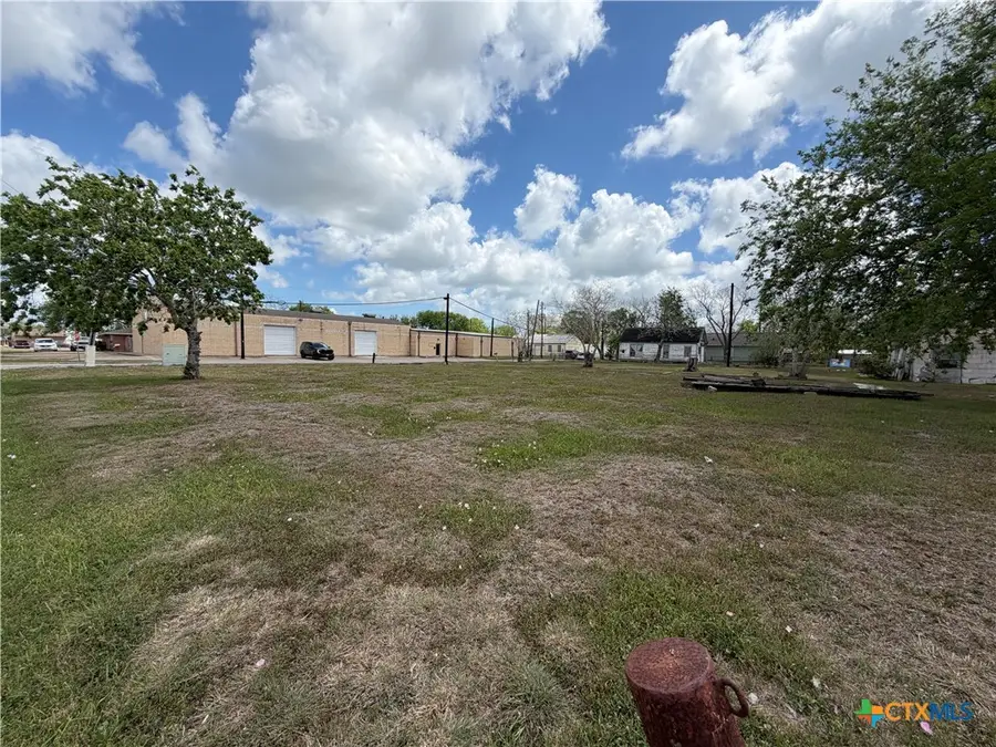 105 S Juanita Street, Port Lavaca, TX 77979 - #2