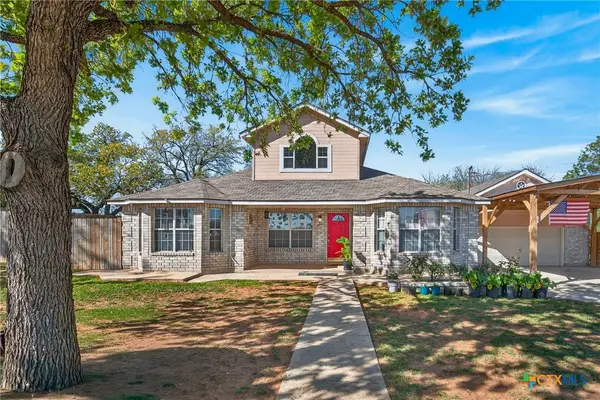 805 S 6th Street, Stockdale, TX 78160