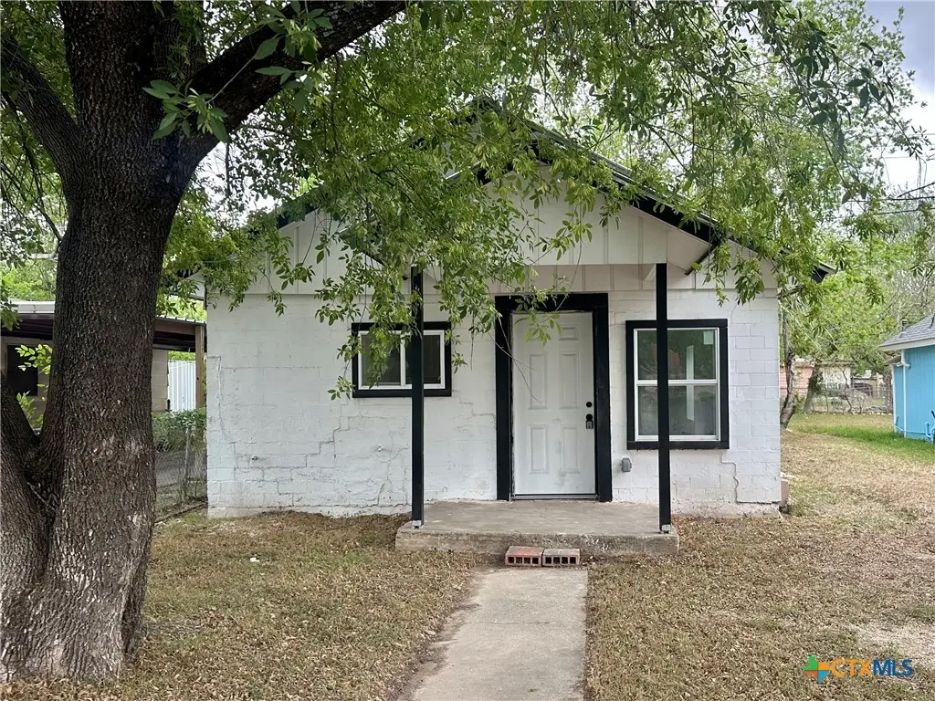 929 Veterans Street, Seguin, TX 78155 - #1