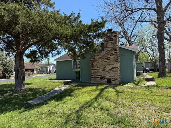2411 Mumphord Street, Victoria, TX 77901