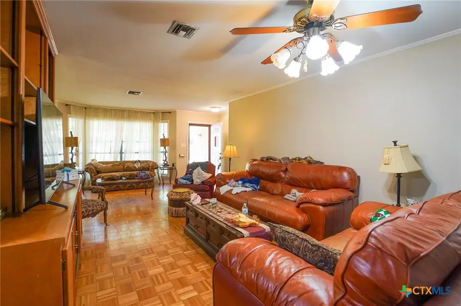 2801 E Loma Vista Avenue, Victoria, TX 77901 - #3