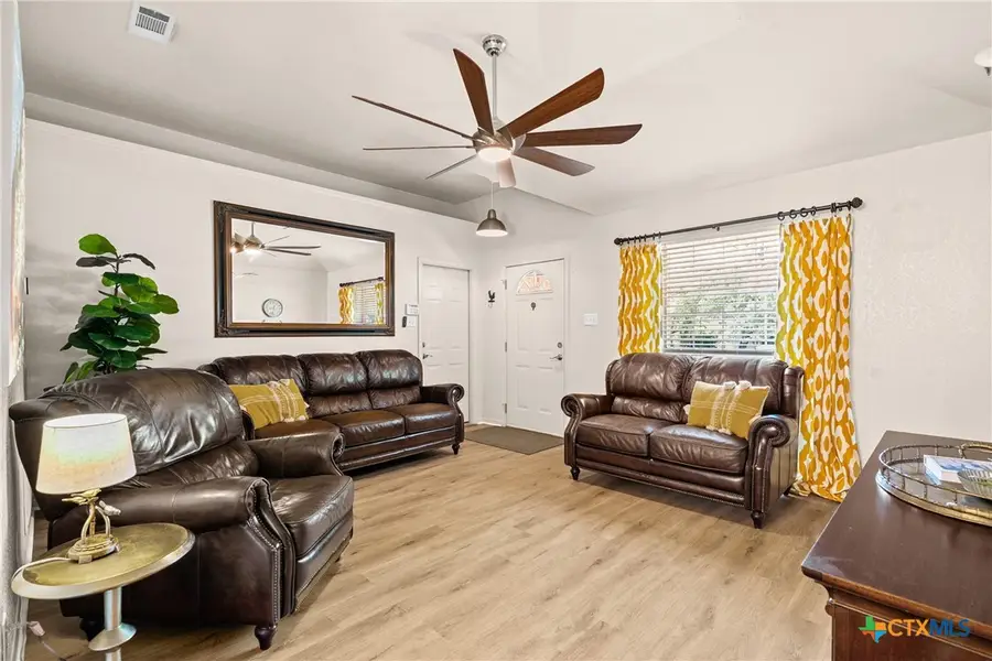 8 Hawthorn Court, Belton, TX 76513 - #3