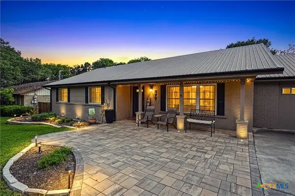 877 Twin Oaks Drive, New Braunfels, TX 78130