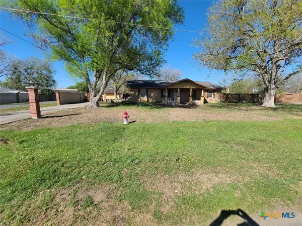 203 N West Street, Yorktown, TX 78164