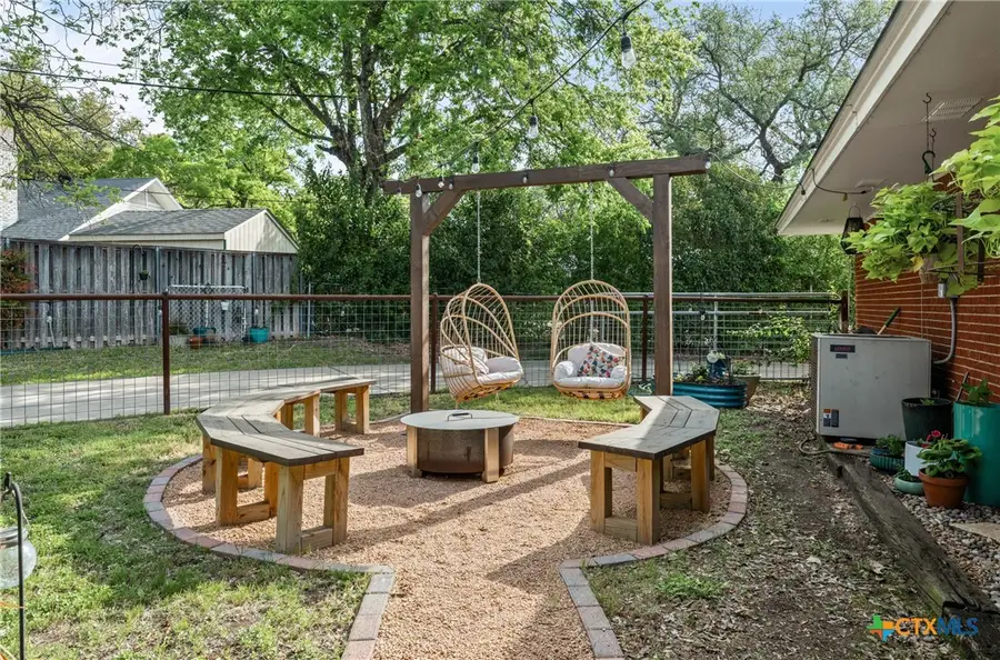 216 E 21st Avenue, Belton, TX 76513 - #3