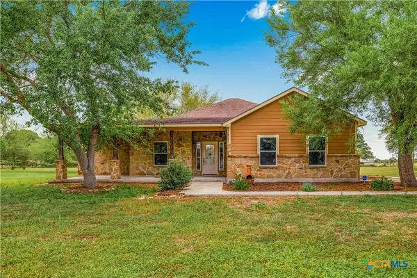 204 James Street, Inez, TX 77968