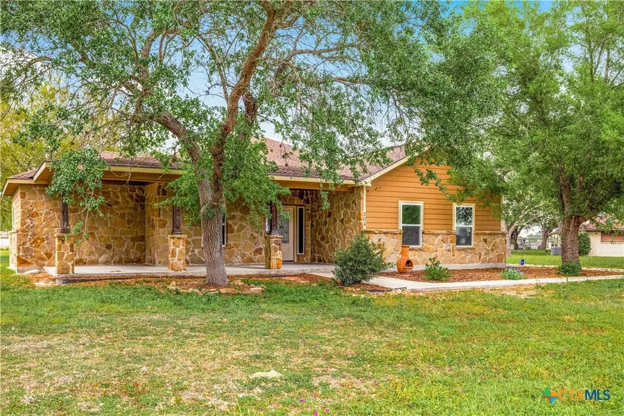 204 James Street, Inez, TX 77968 - #2