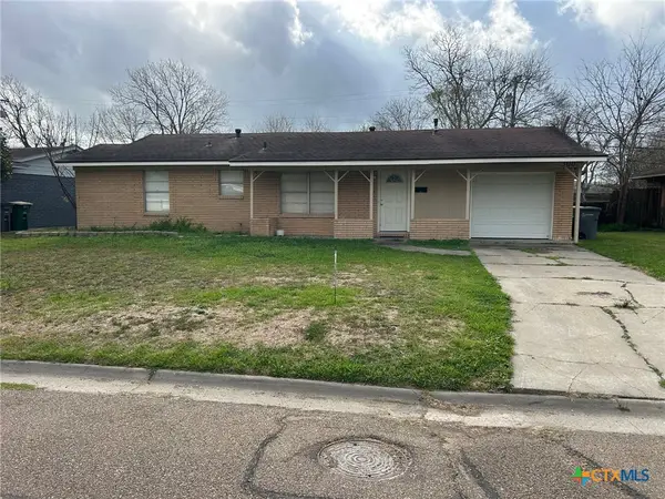3007 E Mistletoe Avenue, Victoria, TX 77901