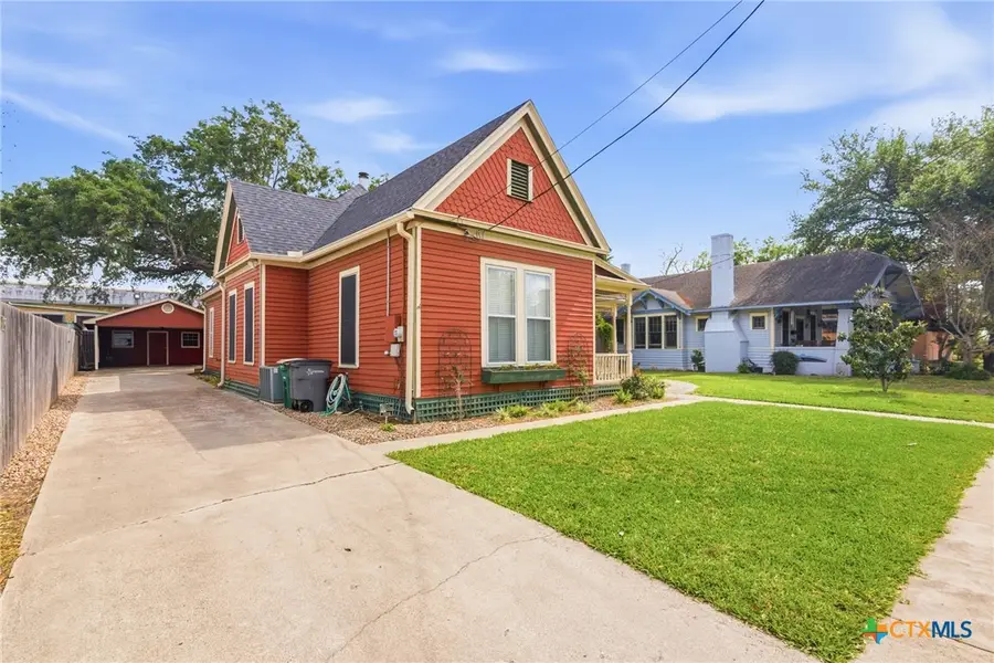306 W Stayton Avenue, Victoria, TX 77901 - #3