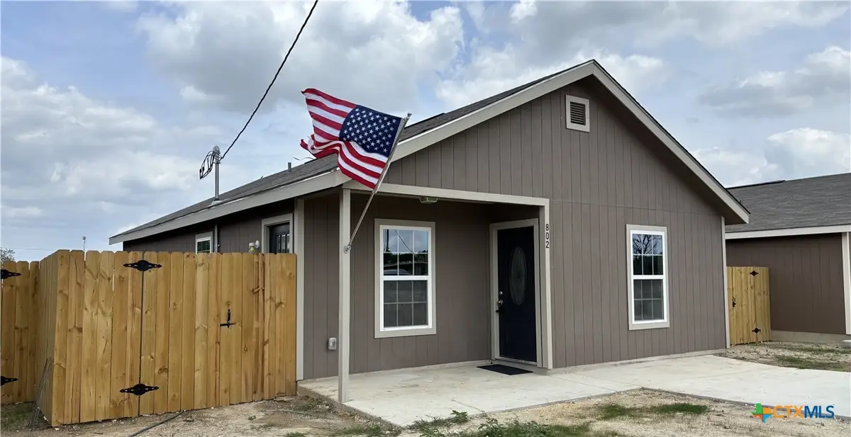 802 E 6th Street, Nixon, TX 78140 - #1