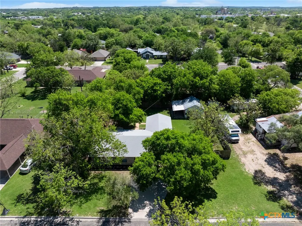 906 E Avenue D, Lampasas, TX 76550 - #1