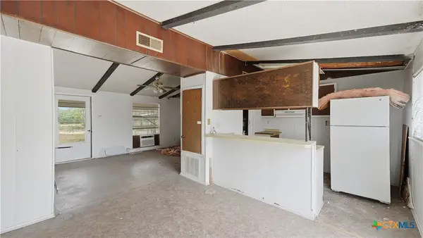 3651 E I-10, Seguin, TX 78155