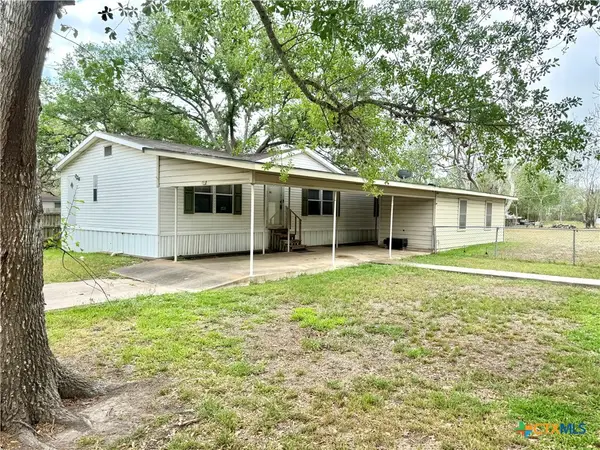 306 Turner Street, Yoakum, TX 77995