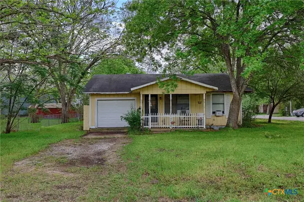 405 W Live Oak Street, Moulton, TX 77975