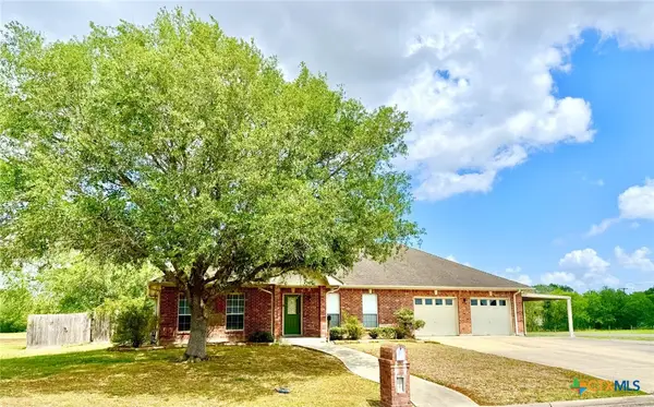 415 S Trinity Street, Edna, TX 77957