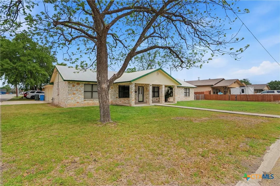 1052 E Weinert Street, Seguin, TX 78155 - #1