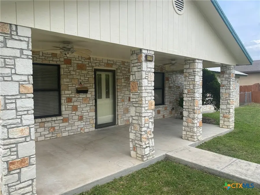 1052 E Weinert Street, Seguin, TX 78155 - #2
